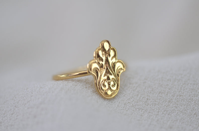 SMALL ENGRAVED HAMSA RING