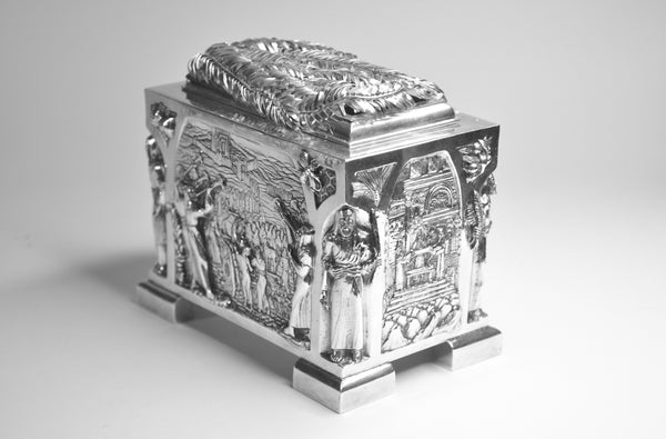 HOLY TEMPLE ETROG BOX by Luvaton Itzhak and Samuel Mauriciu