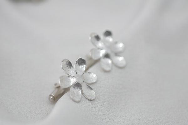 DAISY CUFFLINKS by Itzhak Luvaton