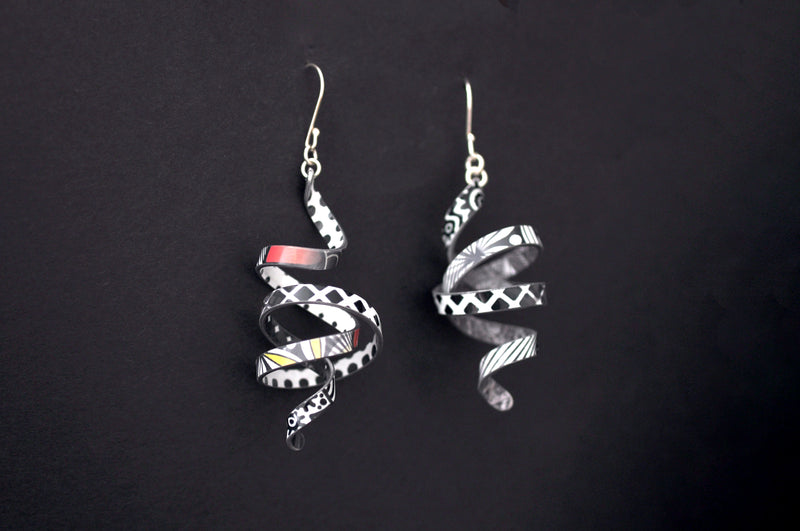Curly Earrings - Black and White