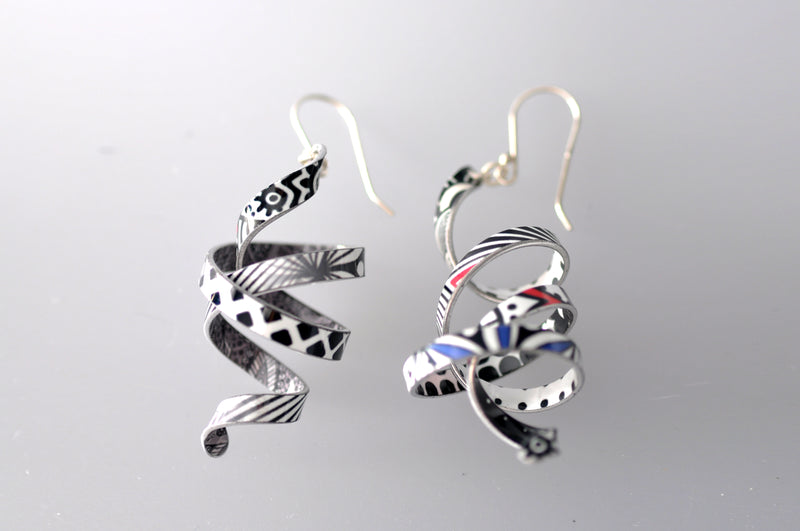 Curly Earrings - Black and White